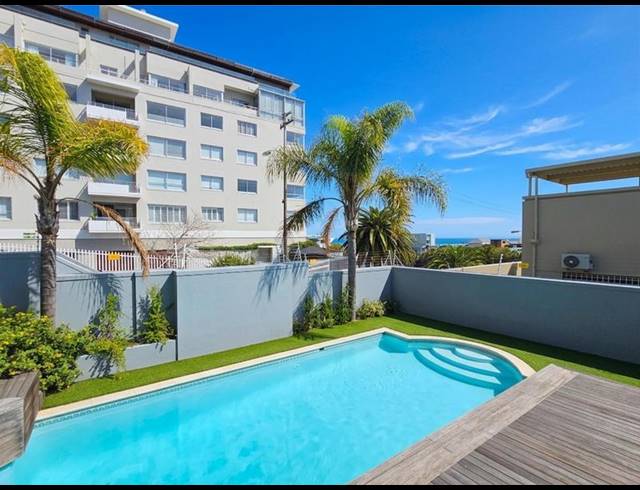 4 BEDROOM HOUSE FOR SALE IN BANTRY BAY